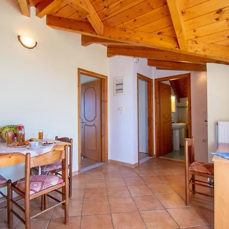 Psarou Apartment *